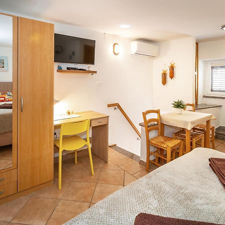 Studio Apartment Tea Башка Екстер'єр фото